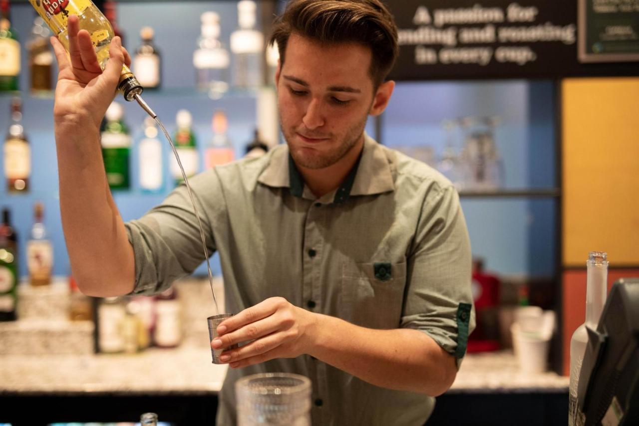 Holiday Inn London - Whitechapel By Ihg Bagian luar foto