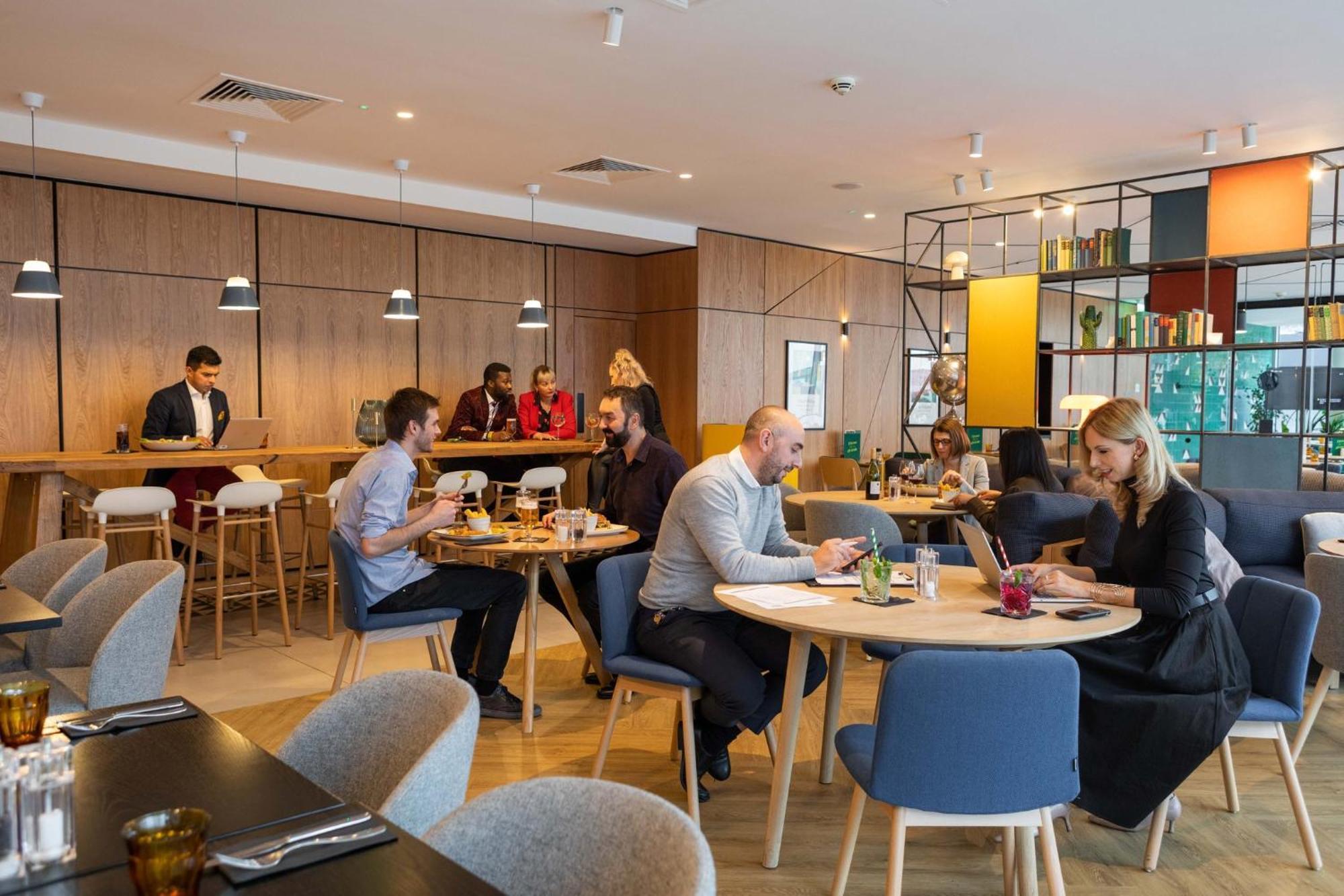 Holiday Inn London - Whitechapel By Ihg Bagian luar foto