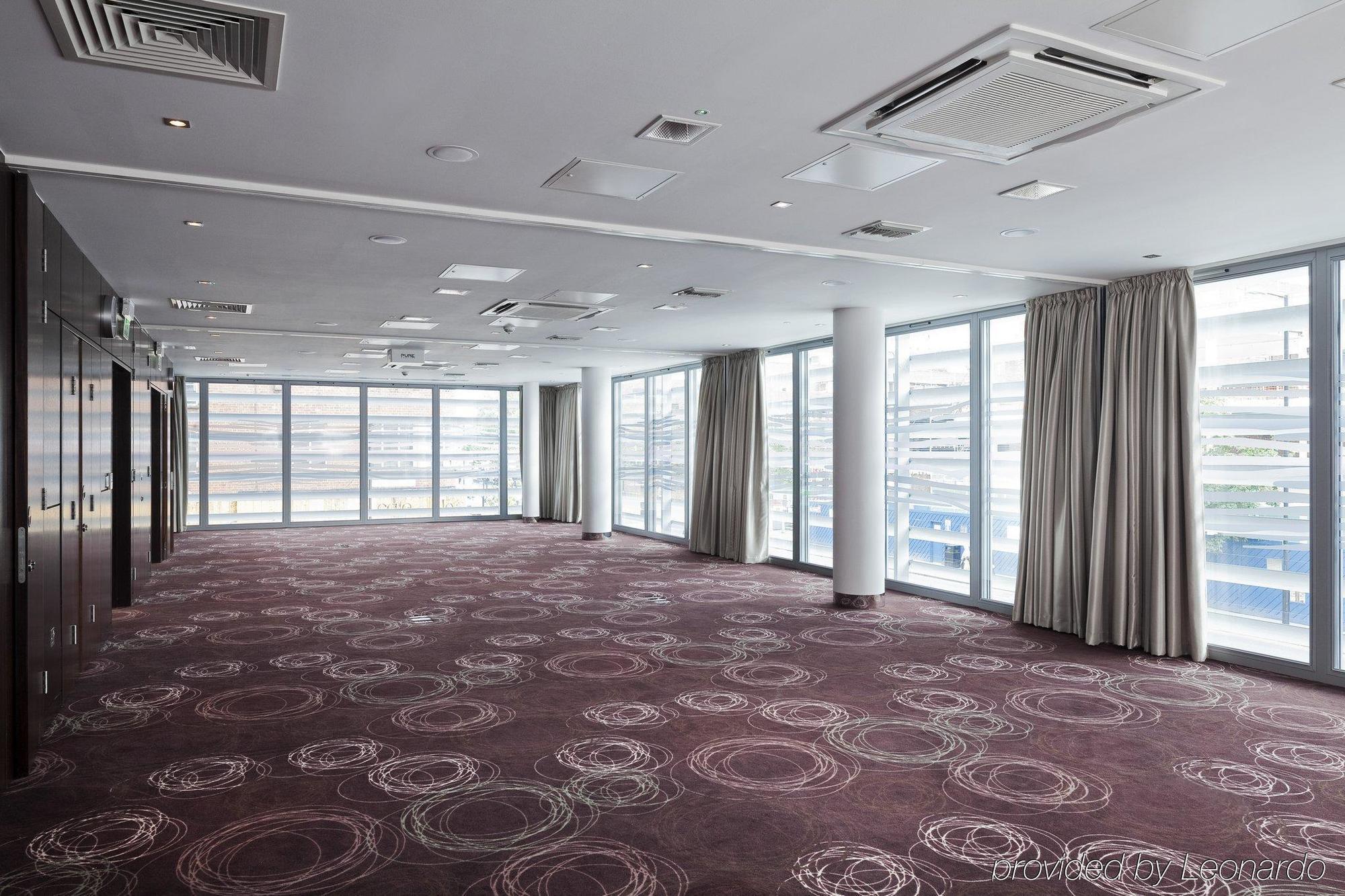 Holiday Inn London - Whitechapel By Ihg Bagian luar foto